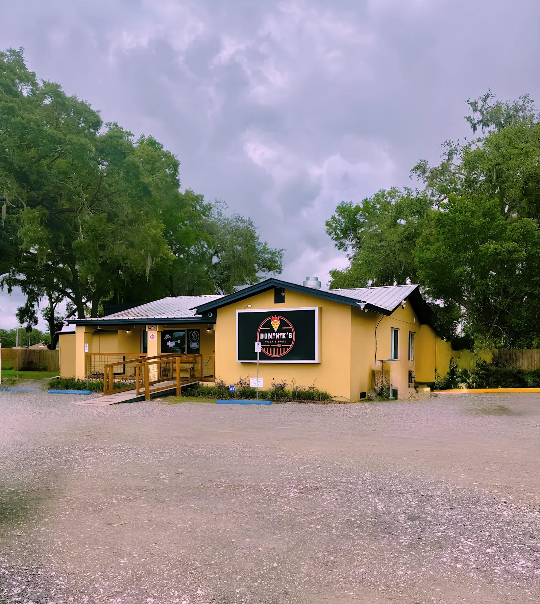 Dominiks Pizza and Grill - Best Pizza in Bushnell, Florida. Restaurant in Bushnell, Florida